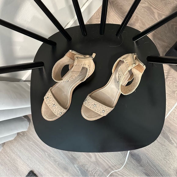 Frye Brielle studded deco sandals, size 8, taupe - Picture 3 of 15